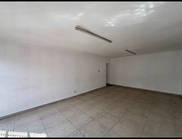 2,250M² WAREHOUSE TO LET IN PHOENIX INDUSTRIAL